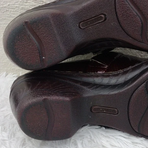 Nurse Mates Pillow Top Halle Burgundy Snakeskin Leather Round Toe Clog Shoes - Picture 9 of 16